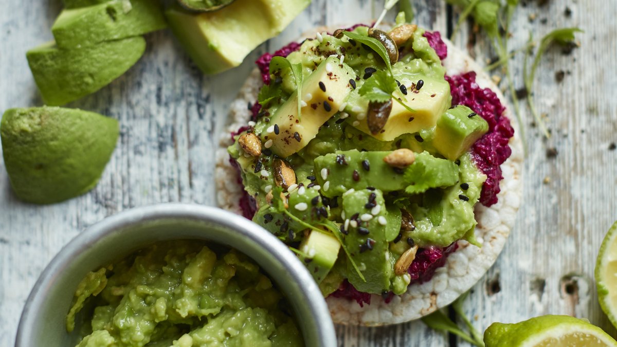 We’ve been building up to something very rice…😁
Make your mouth sing with our organic lightly salted rice cakes, topped with mouth wateringly good veggie recipes. Are you team pizza or team beetroot and avo? 🍕🥑 
#CallOnKallo