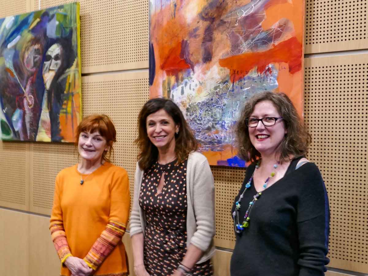 CLCCJeanPERRIN's tweet photo. Retour en images sur le vernissage de l’exposition d’art « en-corps en-vie » de Bénédicte Haudebourg. Vous pouvez découvrir l’exposition jusqu’au 8 mai 2020 dans le hall de l’amphithéâtre du Centre (porte F). https://t.co/RYojPurFLl