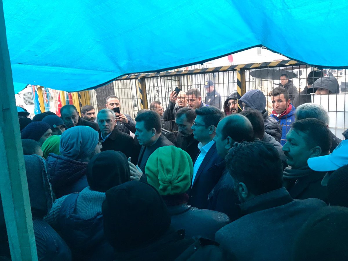KavlakPevrul's tweet photo. Zafer direnen Türk Metalli #BodoBode emekçisinin oldu. İşverenle yaptığımız görüşmeler neticesinde işten çıkarılan 81 arkadaşımız tekrar işbaşı yapacaklar.Ayrıca işveren,yetkiye yaptığı itirazı da çekerek toplu sözleşme müzakerelerine başlamayı da kabul etti.Zafer inananlarındır! https://t.co/VhPigq29uV