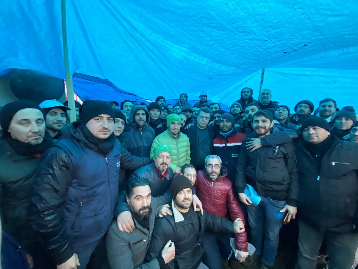 KavlakPevrul's tweet photo. Zafer direnen Türk Metalli #BodoBode emekçisinin oldu. İşverenle yaptığımız görüşmeler neticesinde işten çıkarılan 81 arkadaşımız tekrar işbaşı yapacaklar.Ayrıca işveren,yetkiye yaptığı itirazı da çekerek toplu sözleşme müzakerelerine başlamayı da kabul etti.Zafer inananlarındır! https://t.co/VhPigq29uV