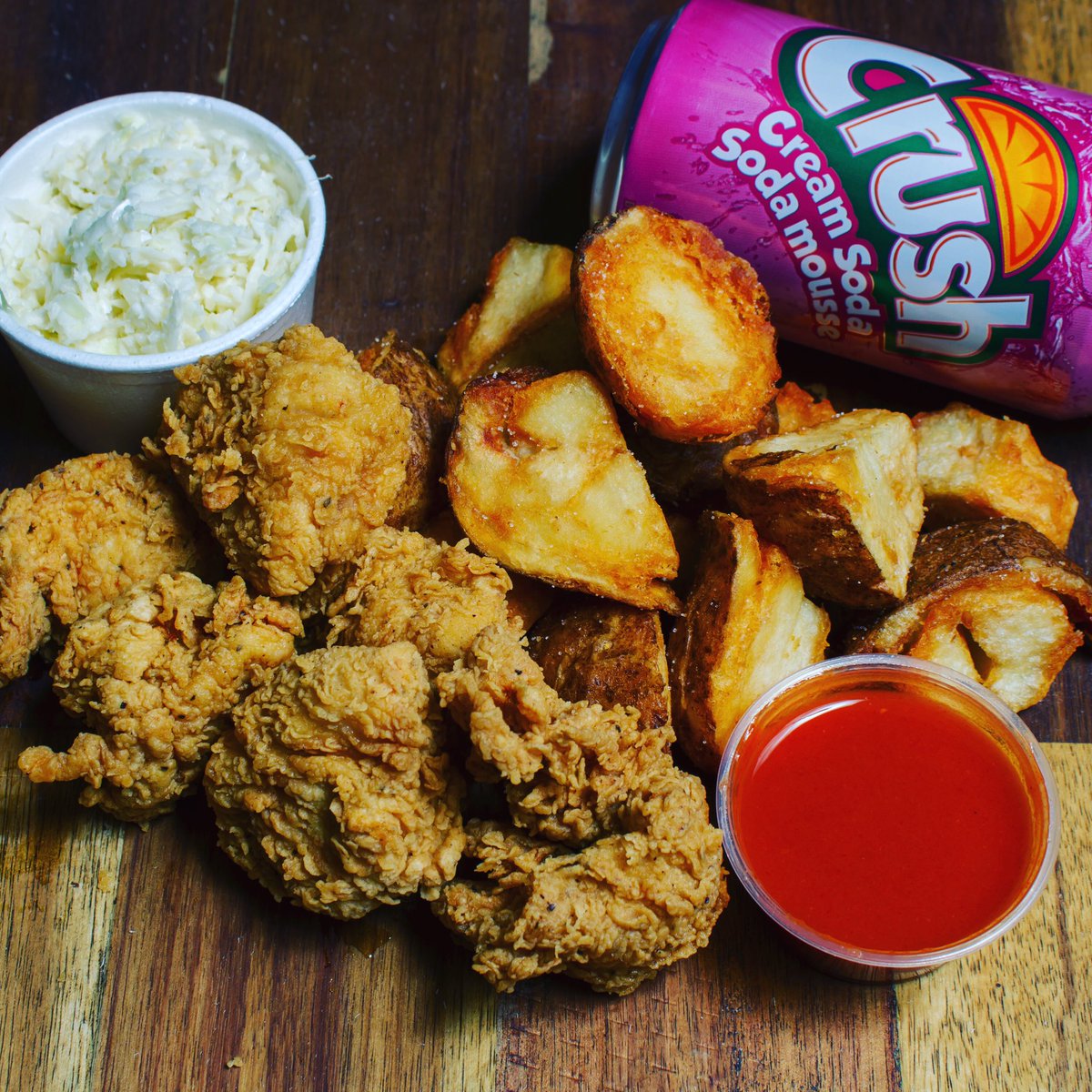QCP_Official's tweet photo. One word: NUGGETS! 
We hand make these babies to be crispy on the outside and juicy on the inside. 

You should try them, you know, for science. 

Hungry? Visit us and see what makes us worth it 🍗 
Open today from 11:30-8pm.
.
.
.
#quickchickenpickup #guelph https://t.co/lfYlnzJjhP