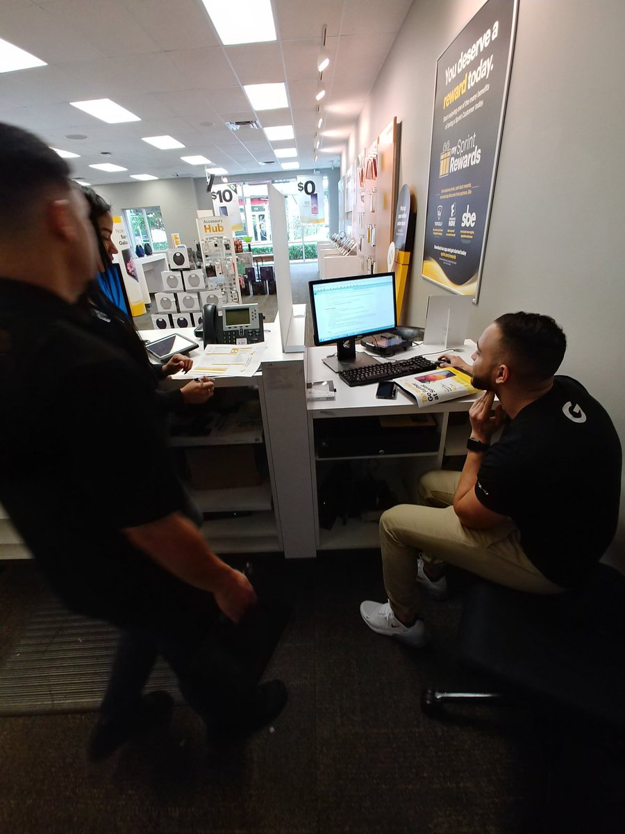 Love watching the Creekside crew embracing their training and utilizing their resources to expand their knowledge to offer amazing service!!  @sprintannie <a href="/EddiePryor7/">Eddie Pryor</a> <a href="/sprint1093/">Sprint 1699</a> <a href="/EmelyMartinez09/">💗✨</a> @R_Moreno78 <a href="/jratliffiii/">James Ratliff</a> <a href="/OgieGajewski/">Ogie Gajewski</a>