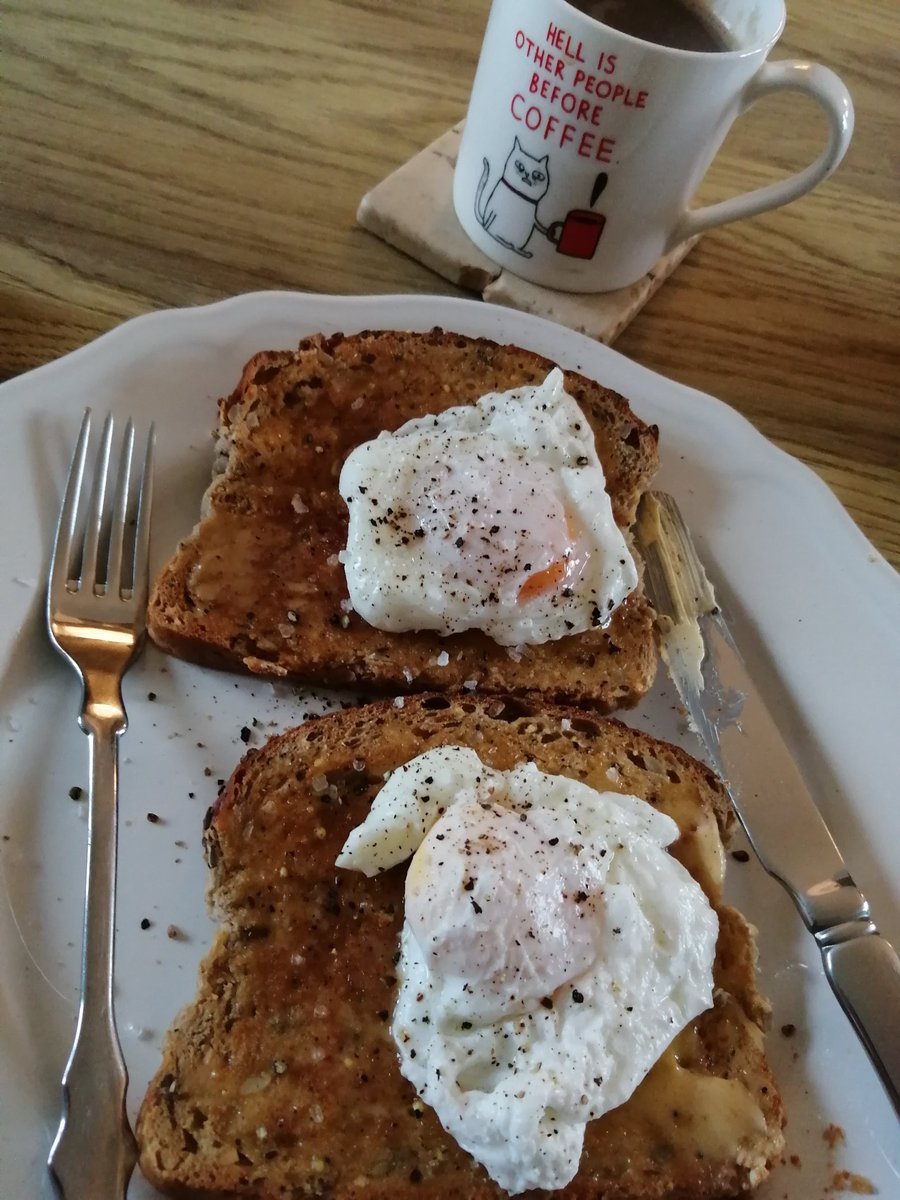 Forgot to share this one from earlier, away day breakfast - great eggs, solid toast and mighty fine coffee. Minus points for zero brown sauce and too much water in the pan. Sunn O))) on the jukebox. 6.5/10.