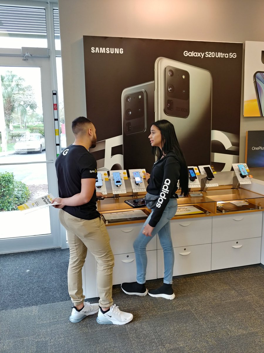 An amazing day with @sprint1699 watching Curtis coaching during skill practices!!! Fueling the Southeast Fire!!!!! 🔥 🔥 🔥 @sprintannie <a href="/EddiePryor7/">Eddie Pryor</a> <a href="/EmelyMartinez09/">💗✨</a> @R_Moreno78 <a href="/jratliffiii/">James Ratliff</a> <a href="/OgieGajewski/">Ogie Gajewski</a>