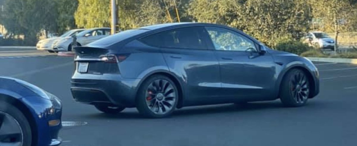 AnythingTesla's tweet photo. Performance Model Y spotted at a Supercharger. Looks so good in midnight silver. Can’t wait to get ours. #tesla #modely #midnightsilver #news #BreakingNews (📸: https://t.co/TTlm6viryC) https://t.co/e6ETRteJ7o