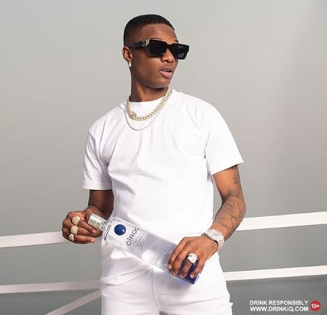 rae0fgidi's tweet photo. Wizkid is on some special dose of freshness fr!😤and Ciroc didn't pick the wrong person for an ambassador!
#Freshforever
#CirocYourWorld
#wizkid https://t.co/jzqHfLpGhX