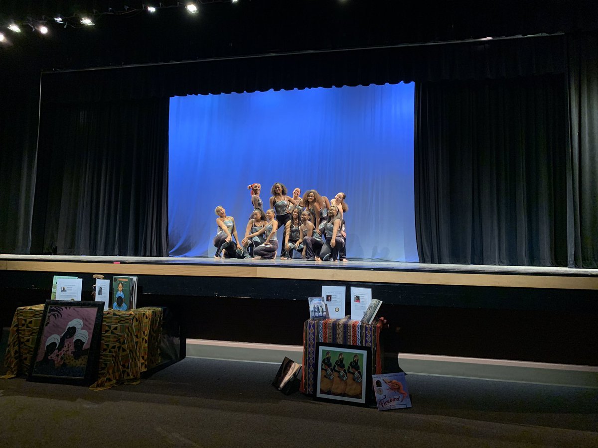 hcpss_ahs's tweet photo. Learning about #HBCU through poetry, skits and performances by our BSU as we celebrate #BlackHistoryMonth  TY for your support Ms. Petty💚🖤 https://t.co/YIQ9DzcICI