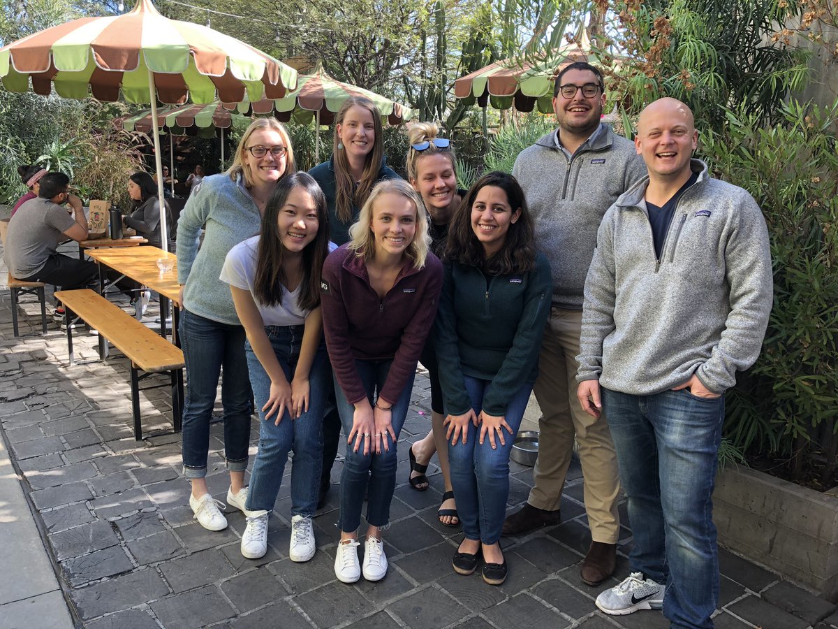 Enjoying the 75° CA winter over lunch @ <a href="/ResidentDTLA/">ResidentDTLA</a>! #VGlife