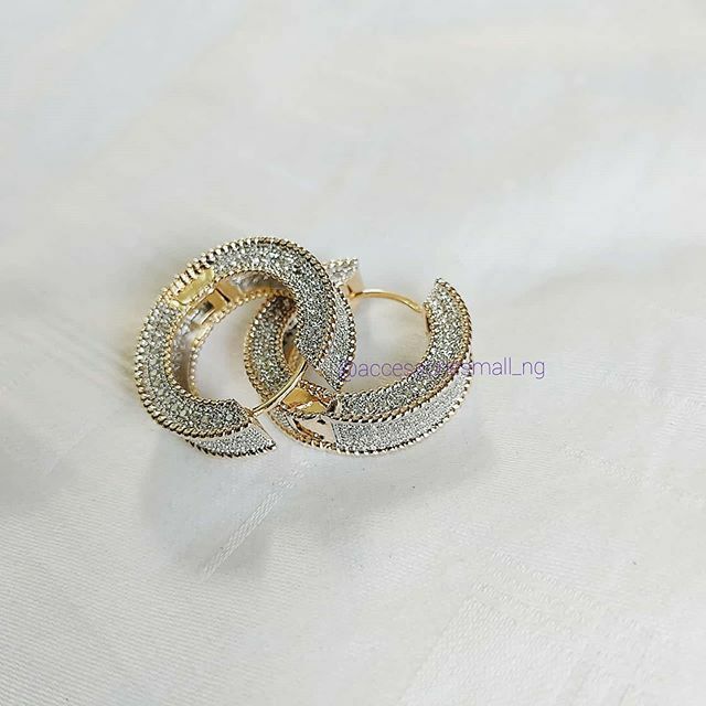accessoriesM_ng's tweet photo. Classic iced earrings, best work and outing earring. Look amazing on a budget ₦3500 #accessoriesinlagos #accessoriesinnigeria #claasicearrings #jewelryinlagos https://t.co/NsJRWe6KUe https://t.co/pW1YMEWuq6