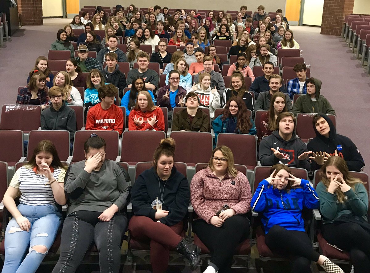 MHSMoorehead's tweet photo. Live surgery today for AP Bio and Anat Phys. Total knee replacement from COSI! #MoreForTheM https://t.co/HqU7LKgSxa