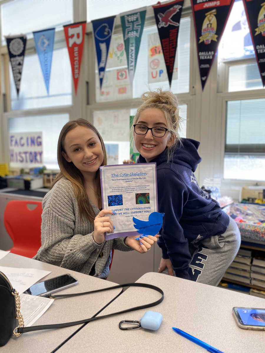 cyto_campaign's tweet photo. look at these fantastic students rooting for the cytoskeleton! #CELLection #wearebarrons https://t.co/sjnZh2XY7E