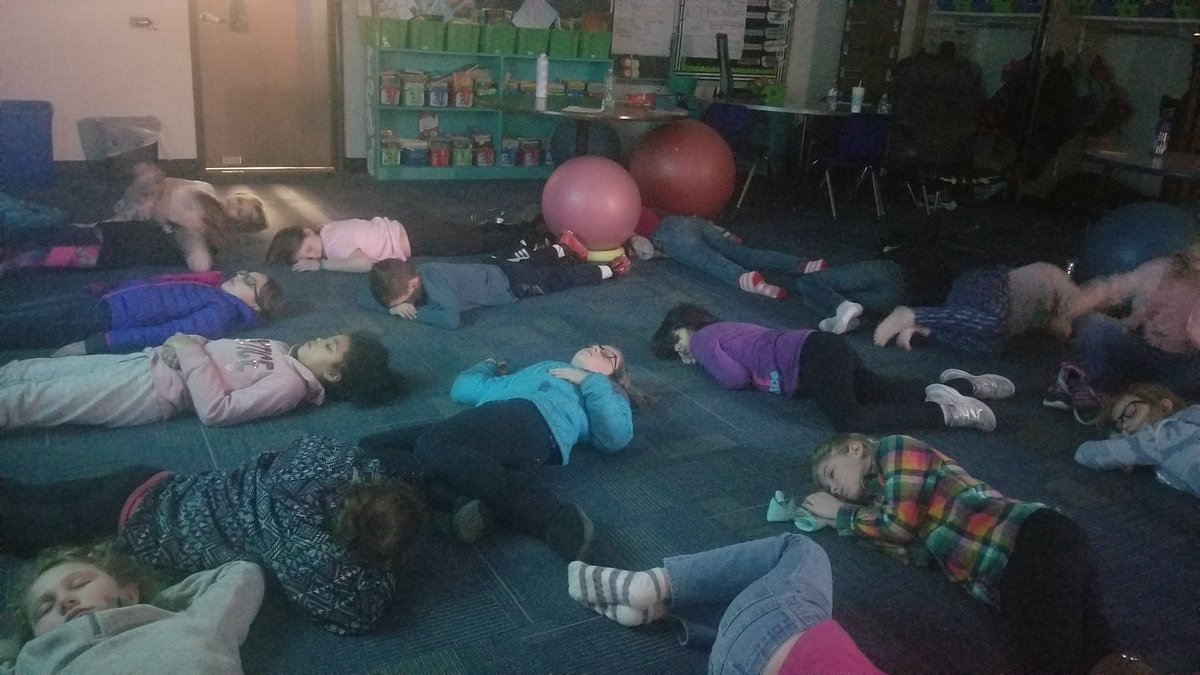 msholtsclass's tweet image. Nap time? No! We are doing a great job practicing mindfulness and meditation! We got this awesome idea from the #RiverEducationalSummit #telegraphisawesome #3rdgraderocks