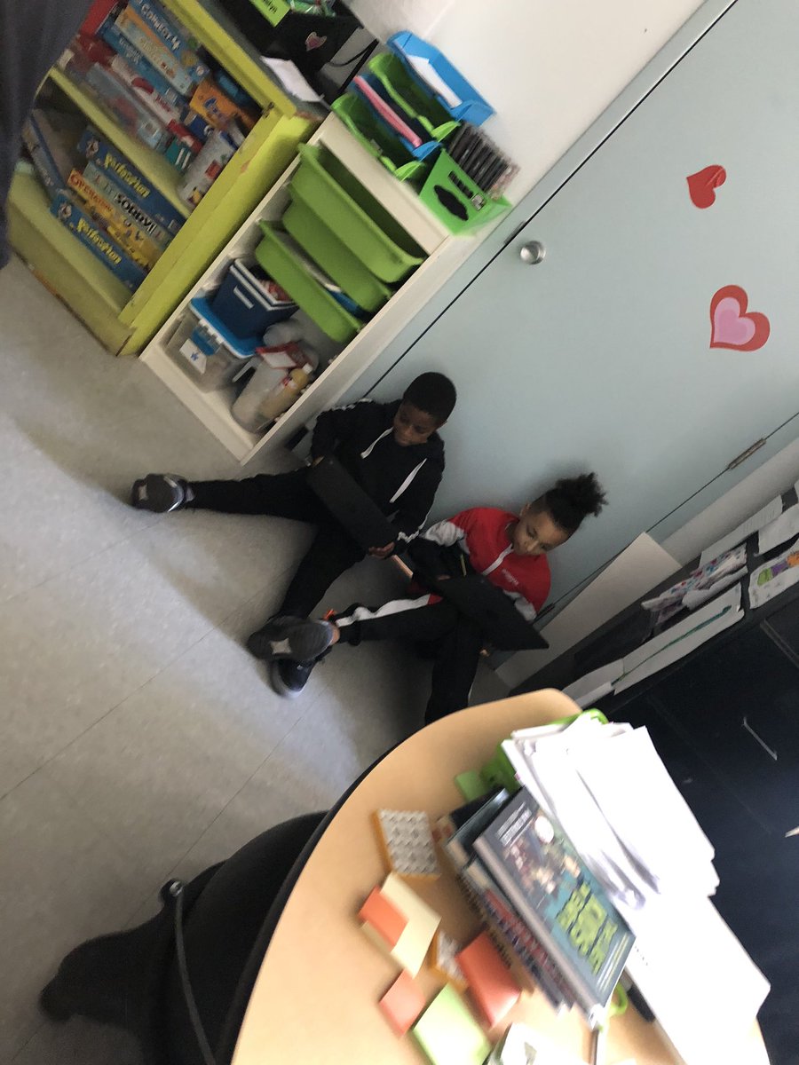 Researching easy ways to be more energy efficient that they can share with @HarbourViewElem on the announcements next week! Stay tuned to see which 5/6 student will be Ms. LeBlanc’s guest speaker on Monday morning! <a href="/GreenSchools_NS/">Green Schools NS</a> #wattsoff2020 <a href="/Mskaucoin/">Ms.Aucoin</a>