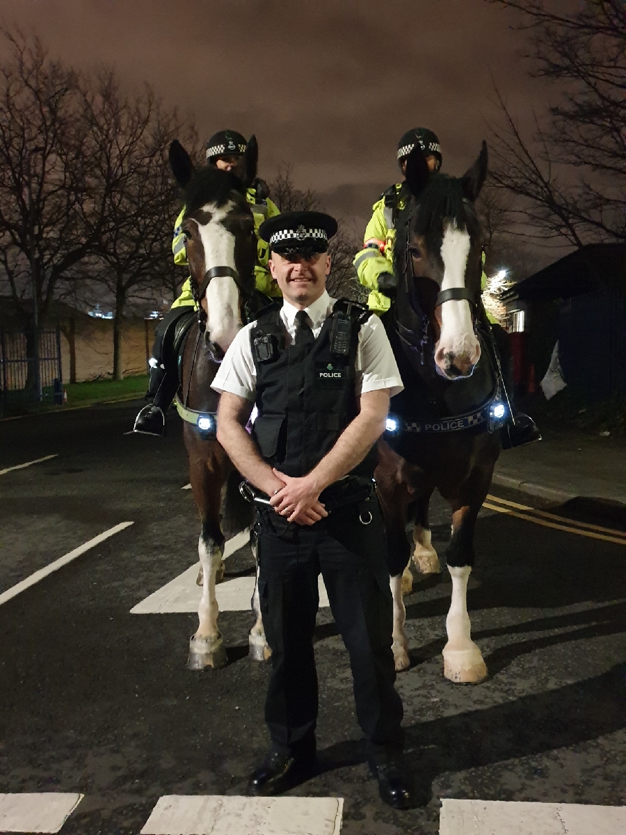 MerPolWirral's tweet photo. Your local Officers are out in force in Birkenhead this evening with @Merpolmounted Arnie and Oxberry targeting youth related ASB. #Carrots https://t.co/kMa3fp8OoU