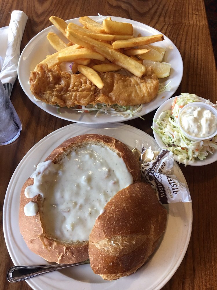 653CanneryRow's tweet photo. Today is a good #soup day! #breadbowl #clamchowder https://t.co/XRyHGBaiWj