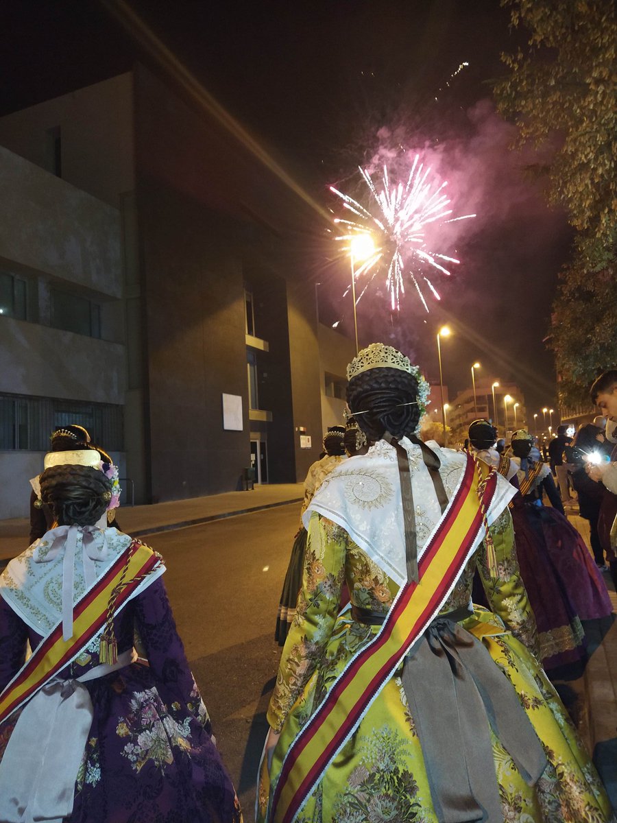 FallesSagunt's tweet photo. Tercera Nit D'Albaes al sector I. #falles2020 #fjfs #FallesDeSagunt #NitDAlbaes https://t.co/jpMOlvvyao