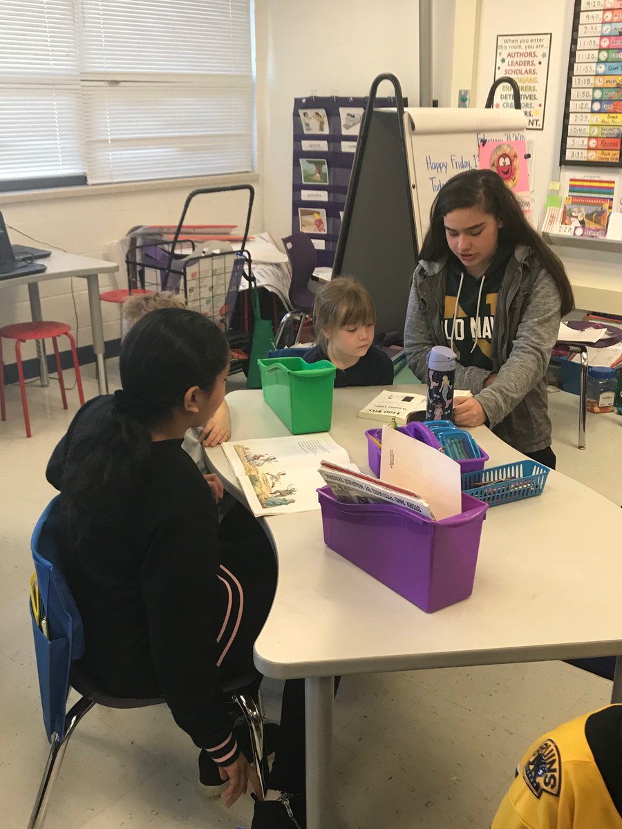 MsPayneSLES's tweet photo. Sixth grade and first grade reading buddies today! Everyone did a wonderful job reading and making some new friends! https://t.co/hYzryetBur