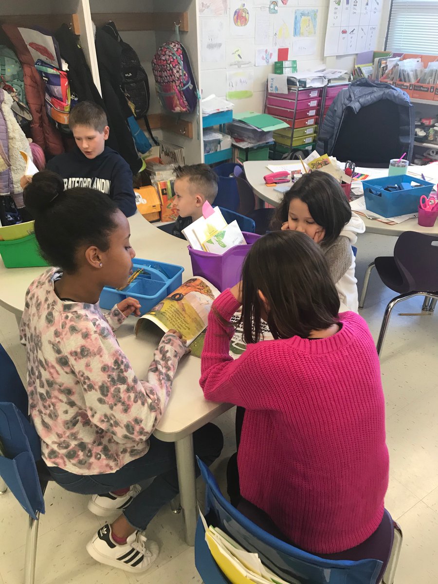 MsPayneSLES's tweet photo. Sixth grade and first grade reading buddies today! Everyone did a wonderful job reading and making some new friends! https://t.co/hYzryetBur