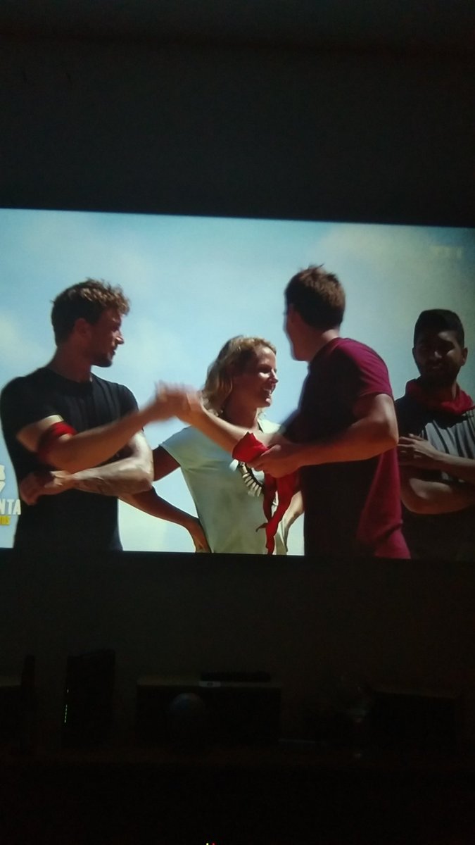tiz90's tweet photo. @Pholienkohlanta #hulk on kiff ! #teamrouge ou #teamvert on sait plus #KohLanta https://t.co/X6LjOuSWWb