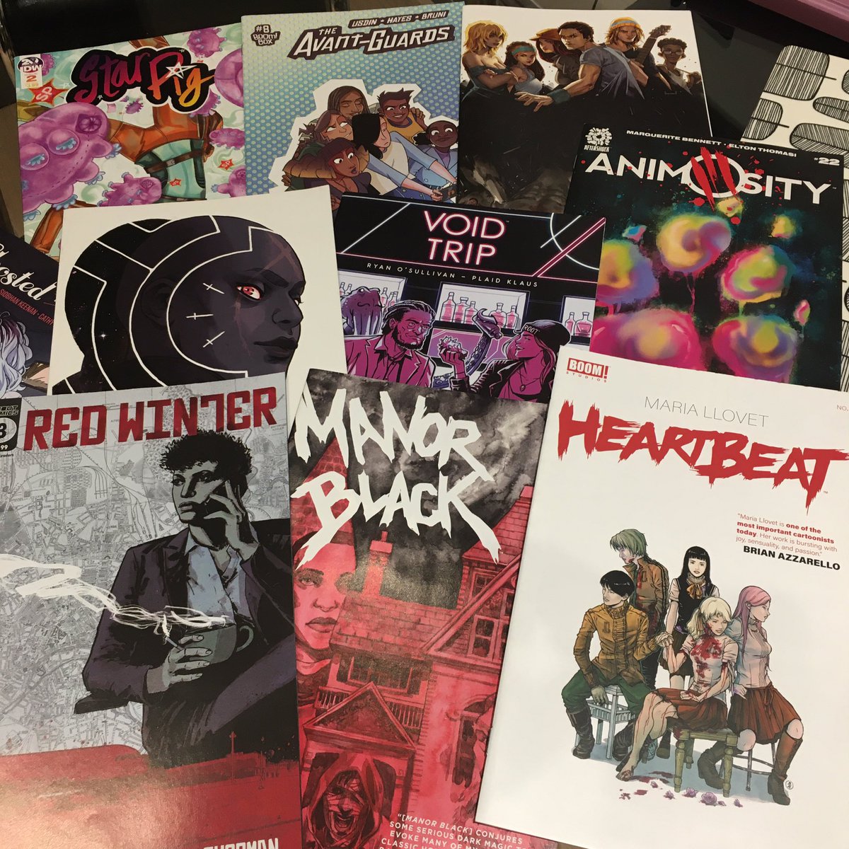 pitythebackseat's tweet photo. Heyyyy, @ForbiddenPlanet have buy one, get one free on grab bag comics so I got myself a reading haul. Yes, I picked up comics based on the cover! π€£ and a new issue of my latest fave, #GhostedInLA (ps, donβt forget your @ThePCCLondon card for a discount!) https://t.co/IFvo1p7yOf