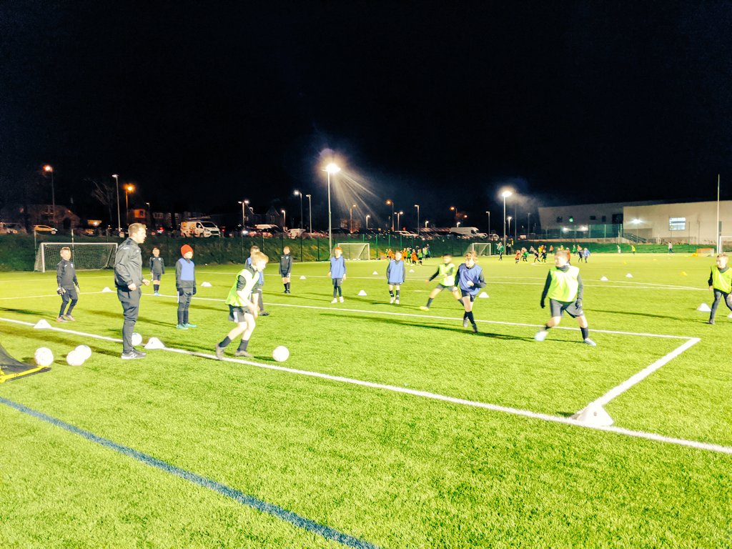 LeithAth_2008's tweet photo. Great session from John Robertson under the lights at Porty. Whole session focused on counter attack. Urgency, movement, purpose #persevere #LetThemPlay https://t.co/sBvoeiPbwt