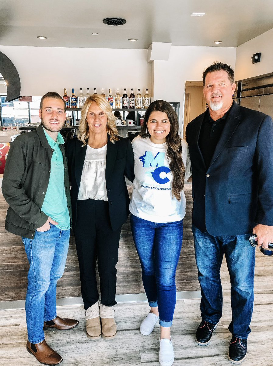 MCUOFSC's tweet image. Today we had the incredible opportunity to sit down with Kym and Mark Hilinski of @HilinskisHope! We talked about the Mental Health Bill of Rights and new ways to educate our peers on the resources we have access to as students. #HopeNeverSinks #UNIT3D #TylerStrong