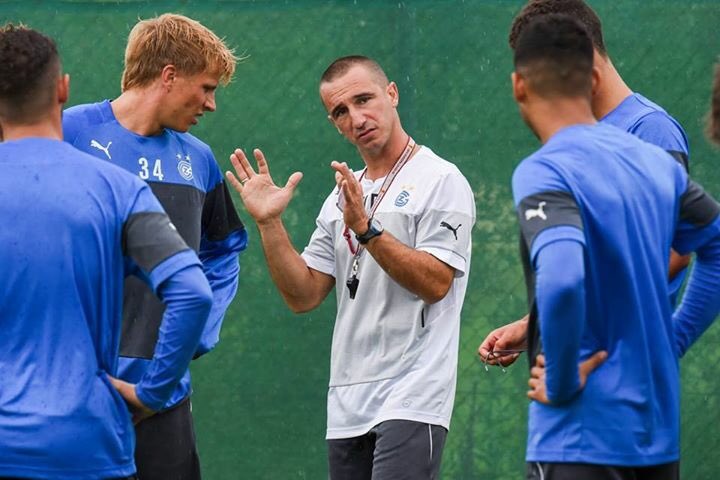 Suite à mon expérience de 20 ans dans le football pro, j’ai décidé de créer ce compte. L’objectif est de partager, d’échanger et de mettre à disposition des vidéos du monde entier sur la préparation physique en Football.
🇫🇷notre but ➡️ élargir notre champ de vision 🌎