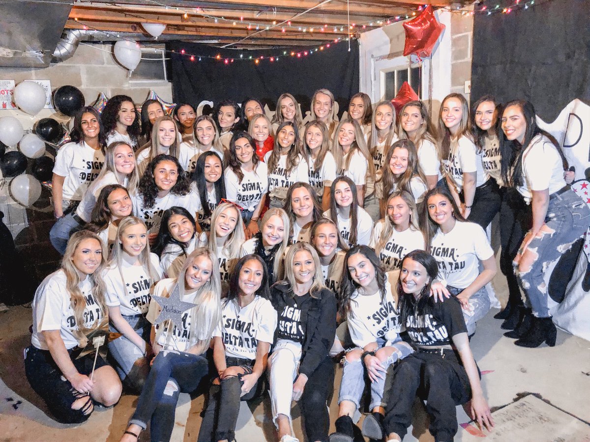 So happy to welcome home our zeta pledge class last week 🌟💙💛