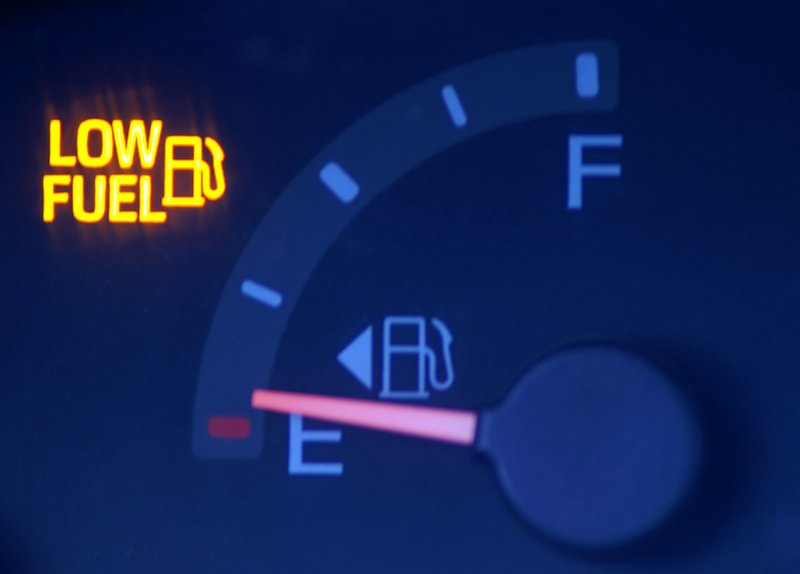 tyrefitng's tweet photo. Fuel evaporates quicker in a hot vehicle than it does in a cold one

Keeping your car in a garage or shade as much as possible will improve your fuel economy

#RoadSafety
#FridayThoughts
#Tyrefit https://t.co/KhqtdTKr57