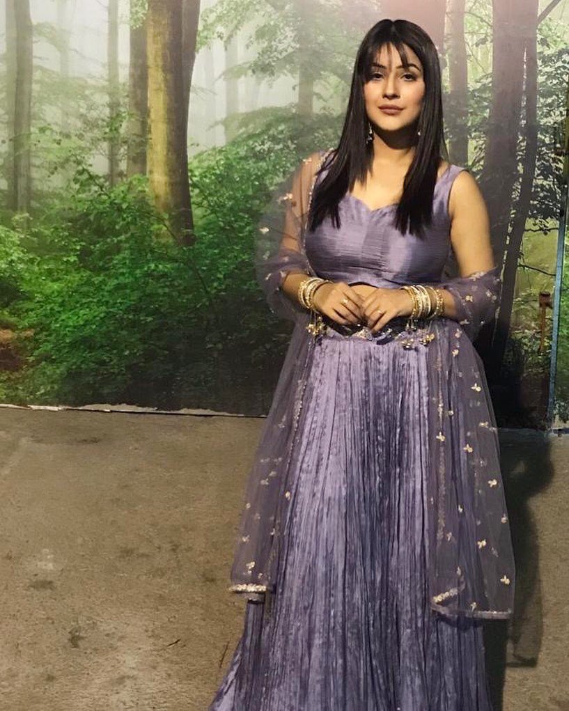 V98499055's tweet photo. Who is Best Loved Actress in Ever?

RT🔃 #RashamiDasai
Like❤️ #ShehnaazGill

#RashamiDasai #ShehnaazGill
#MujhseShaadiKaroge
#ShehnaazKiShaadi #SidNazz
#HimanshiKhurrana @TMShehnaaz @BigBossCE13 #SidharthShukla https://t.co/MeW9XZ0klo