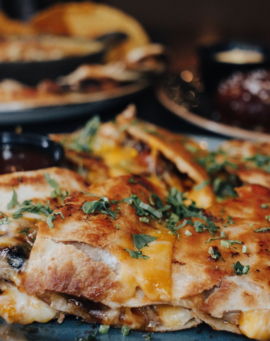 SidebarGrille's tweet photo. Try our BBQ Chicken Quesadilla for lunch at #SidebarChi! 🤤 Who can resist all that cheesy goodness? 🧀 https://t.co/YvQvG2C22d