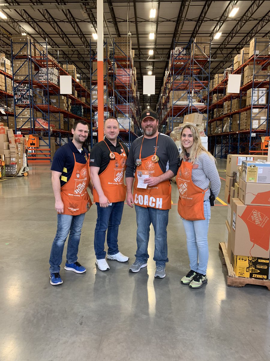 Bobby Boris being recognized for filling in for the auditor position to ensure our customers get what they want when they want! Nice job Bobby! <a href="/SCAPchat/">THD Supply Chain Asset Protection</a> @JohnKossick <a href="/SMeyerTHD/">Saige M</a> <a href="/TroyDFC6707/">THD DFC #6707</a>
