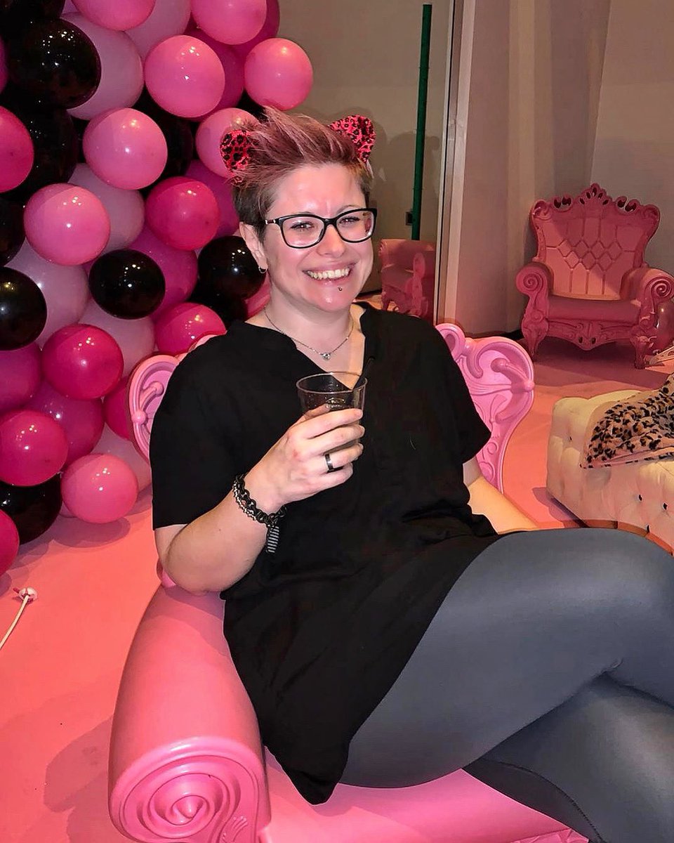 Chiara_Bonati's tweet photo. Quando c’è l’open bar me lo si legge in faccia, dicono 😇✈️😂
#TAppost #Pink #CerchiettiSobri #SempreColBicchiereInMano #ElettraLamborghiniParty #ElettraLamborghini #Milano #NhowMilano https://t.co/B0bdGLeg7z