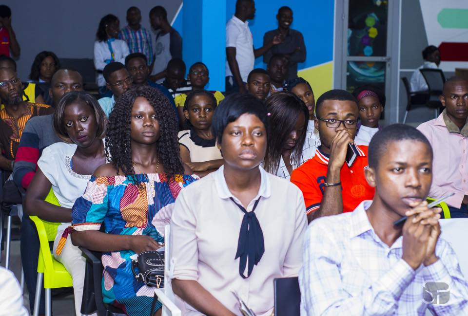 community_days's tweet photo. Day two #CommunityDayBrazza à @Yekolab. Mot de bienvenu et rappel des objectifs des @community_days par @elwingomo. @oyebitv, @Eyebana, @AdiacCongo https://t.co/HK2e8c7yBE
