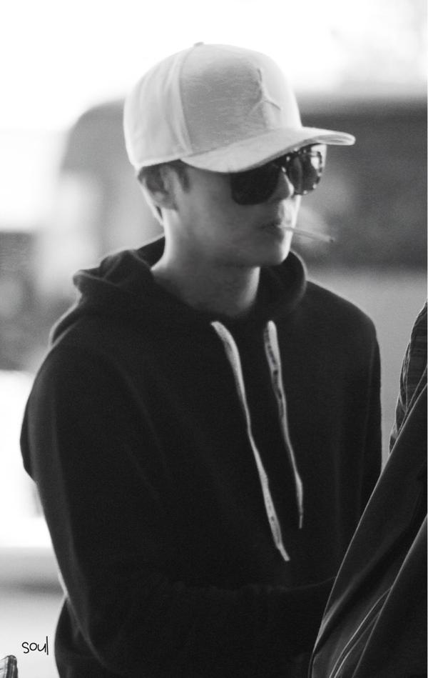 🐺:너 나랑 👤이랑 물에 빠지면 누구부터 구할거야?
🐱:둘이 왜 같이있는데.
🐺:으응?
🐱:둘이 왜 같이 있냐고.