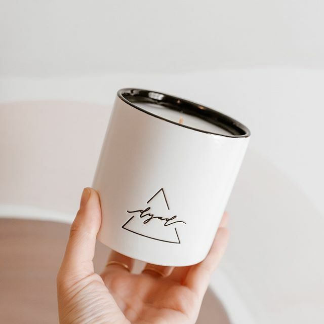 DyadCandle's tweet photo. Who do you gift candles to in your life? #DyadCandle⁠
.⁠
.⁠
.⁠
.⁠
.⁠
.⁠
#DyadAtHome #girlboss #candlebabe #illuminatinglight #madeinLA #entrepreneur #allnaturalsoywax #cleanburningcandles #madeintheusa #reuseablejar #madewithlove #abundantfragran… https://t.co/7Myllj3VPk https://t.co/OGYZ0tbuei