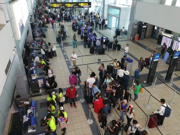 TReporta's tweet image. El Aeropuerto Internacional de @tocumenaero espera movilizar más de 128 mil pasajeros entre el 20 y 28 de febrero por carnavales. #TReporta