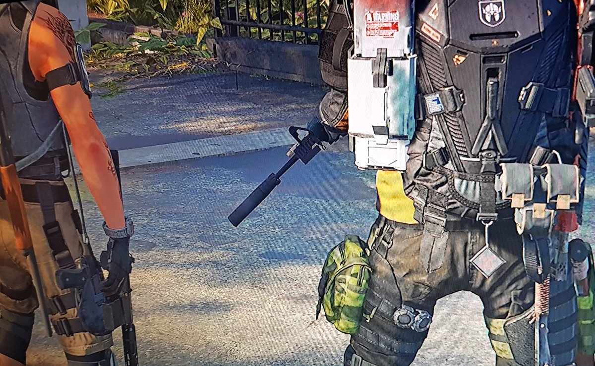 Senequilla_'s tweet photo. Y aquí tenéis la segunda recompensa del programa #FriendReferral de #TheDivision2. El colgante "Cifrado" del "Traje de Cazador" Felicidades @GriecoHernan 👏👏🎮 https://t.co/y9ohlNTJLq