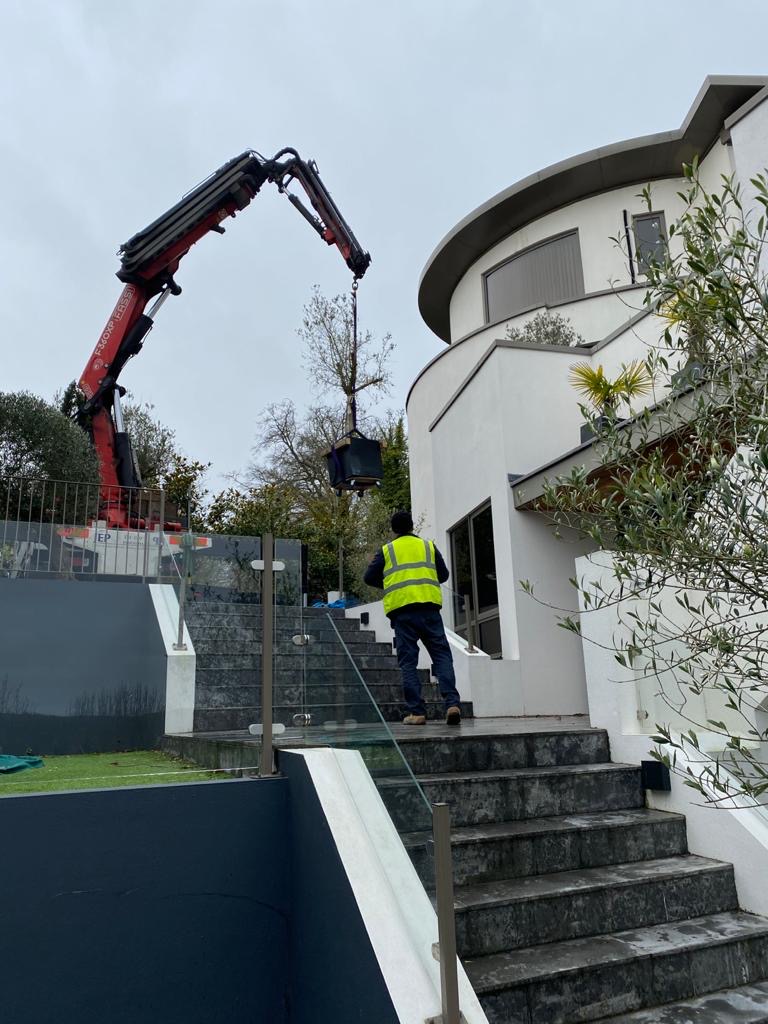 JTS_Relocations's tweet photo. Yesterday in (not so sunny) Brighton, Sussex, our crew moving a grand piano and heavy plant pots!

A grand job done by all and a very happy customer!

Happy Friday!

#commericalmoving #heavyremovals #hiabvehicle #grandjob #Brighton https://t.co/SlTyfcChqF