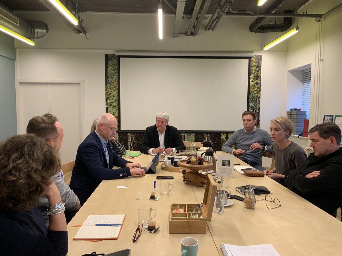 Ik zat vandaag bij deze ondernemers aan tafel en we wilden onderzoeken of er gezamenlijke belangen zijn om elkaar te versterken in de regio.
Binnen een uur een gezamenlijke doelstelling geformuleerd en vervolg afspraken gepland incl agenda. Dus dat!
#samenwerken #impact #hetkan