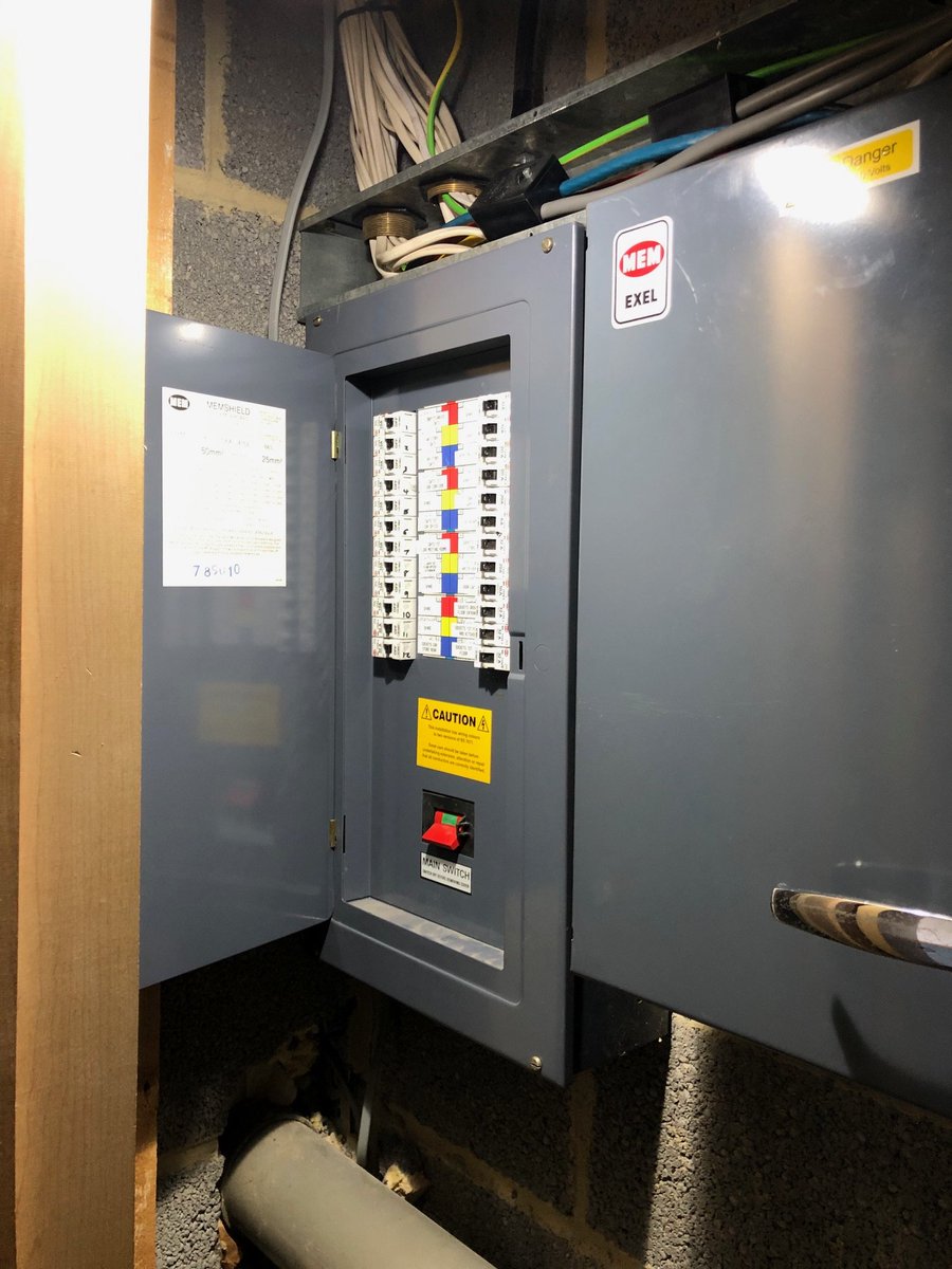 TGElectrics's tweet photo. Before and after images of a fuseboard upgrade to modern consumer unit with RCD protection in an industrial complex. Carried out in Sevenoaks, Kent. These services and more are offered in Tunbridge Wells and all surrounding areas today!
#TunbridgeWells  #tunwellstrades https://t.co/FTXb5zIoKb
