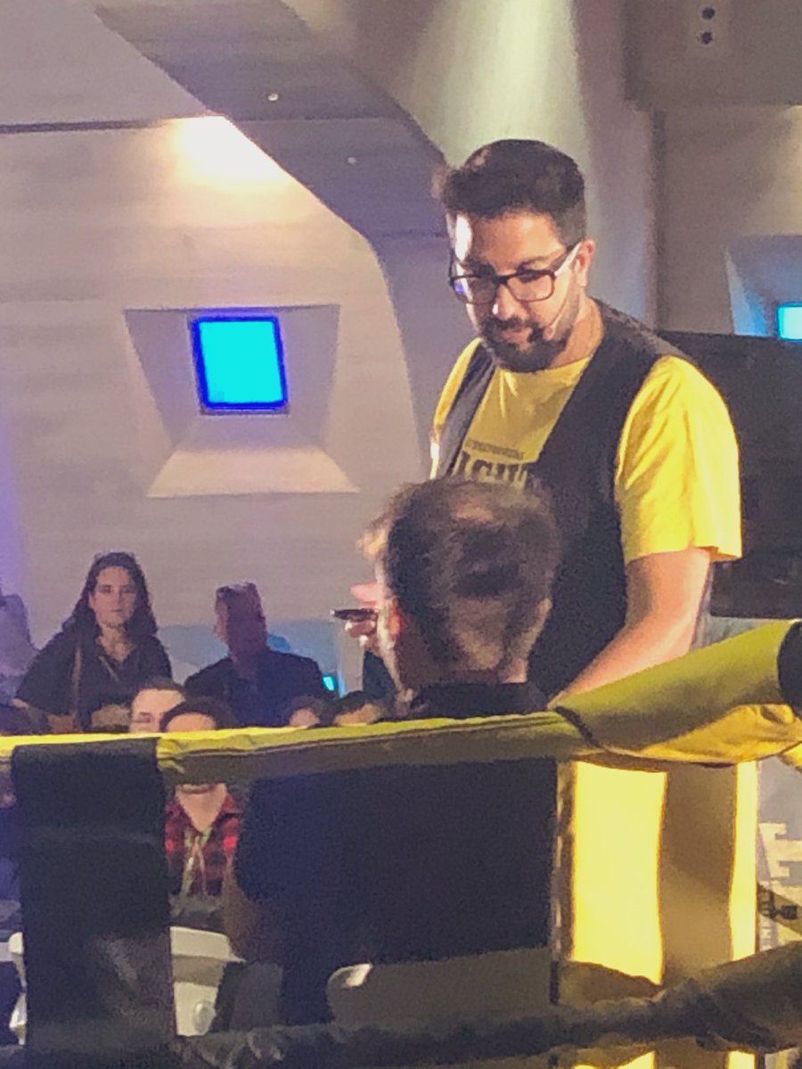 jesicabh's tweet photo. Comienza la sesión de tarde de #Hackron2020 con Fighters Ring: “La I.A enemigo perfecto?” Con #OfeliaTejerina #AlfonsoDelgado #IgorLukic #PedroMujica nos dan dosis de realidad de lo que está pasando con la I.A, dinamizado por @jotaypunto 👊🏼 #fighters https://t.co/H9ceyVI4qv