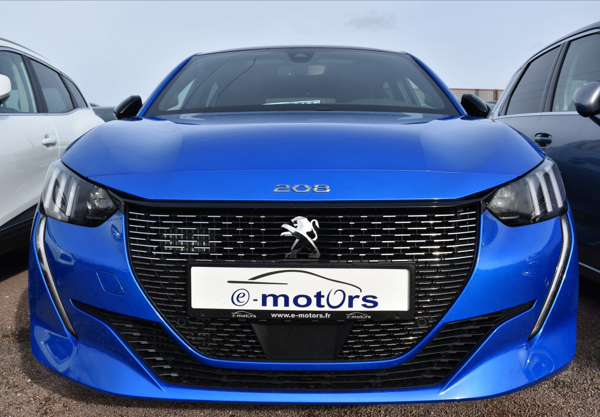 Emotors10's tweet photo. 👀 Regardez-la dans les yeux (phares) et dites-lui à quel point vous l'aimez 😍😻

Cet exemplaire est bien sûr déjà vendu et va bientôt faire un (très) heureux mais vous pouvez commander la vôtre ici jusqu'à -22% 😉

https://t.co/mHWA40Ev8w https://t.co/GcUKClHaj5