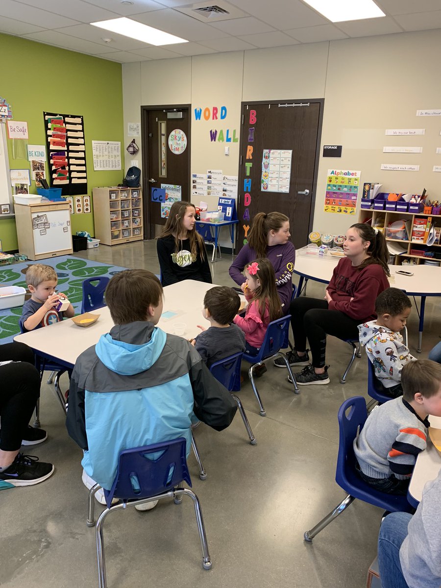 JodiBoschert's tweet photo. MS Ss are having a great visit at the ELC for #StudentPD #OFarmPride https://t.co/ONJSMRDaew