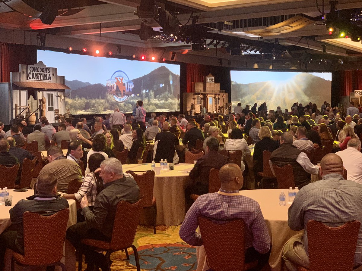 JimTheRookie's tweet photo. This isn’t me on stage. Wifey is home sick so it’s all me this morning with #olddominionfreightline Thanks for your amazing attention and enthusiasm! @odfl_inc premierespeakers #moreheartandabetterplan #dreammakers #dreammakersbook https://t.co/o5oSe3nGZK