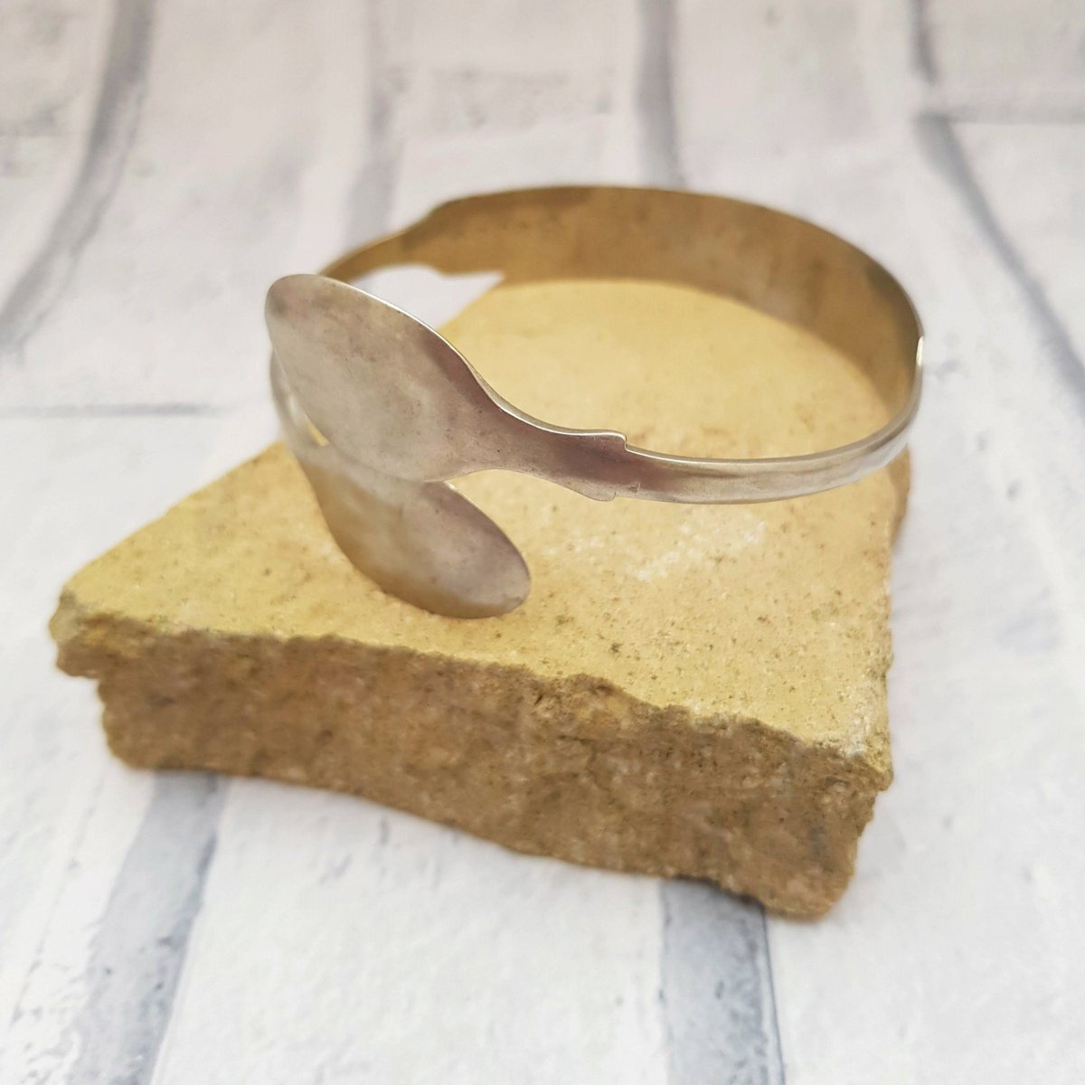 martisanne's tweet photo. Spoon bracelet, silverware cuff, spoonie gift, silver plated jewellery, boho cuff, spoon theory gift, chronic illness, flatware jewelry https://t.co/1jcIRoyAzh #TMTinsta #EtsyTeamUnity #SilverwareCuff https://t.co/338XeSXvTk