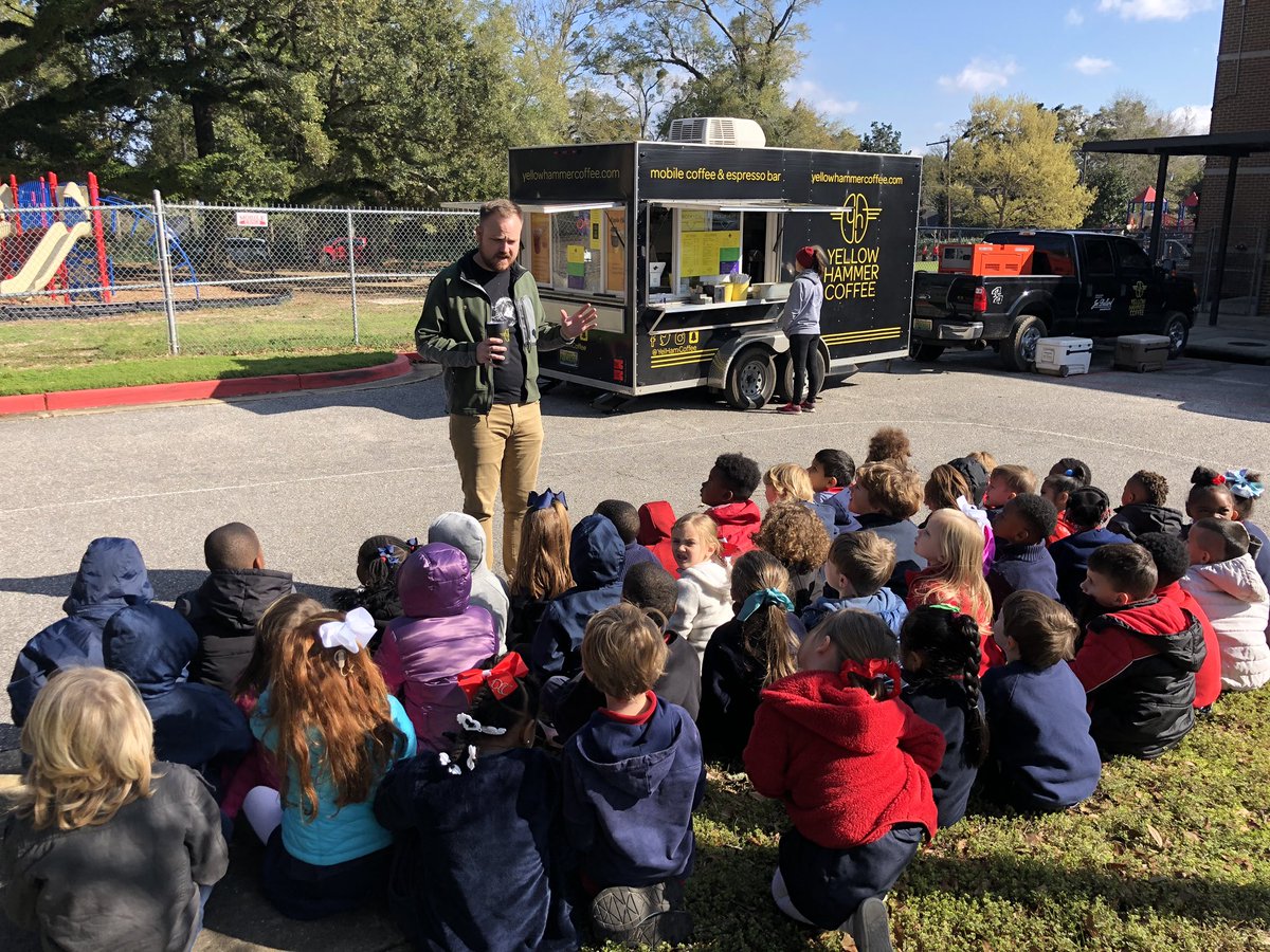 MilfordKClass's tweet photo. @MaryBAustin @MilfordKClass 
Thank you Yellowhammer for coming to talk with kindergarten about entrepreneurship! I appreciate the DELICIOUS strawberry banana smoothie!
#NatlEshipWeek #AustinInnovators https://t.co/Sp8A1qFn9C