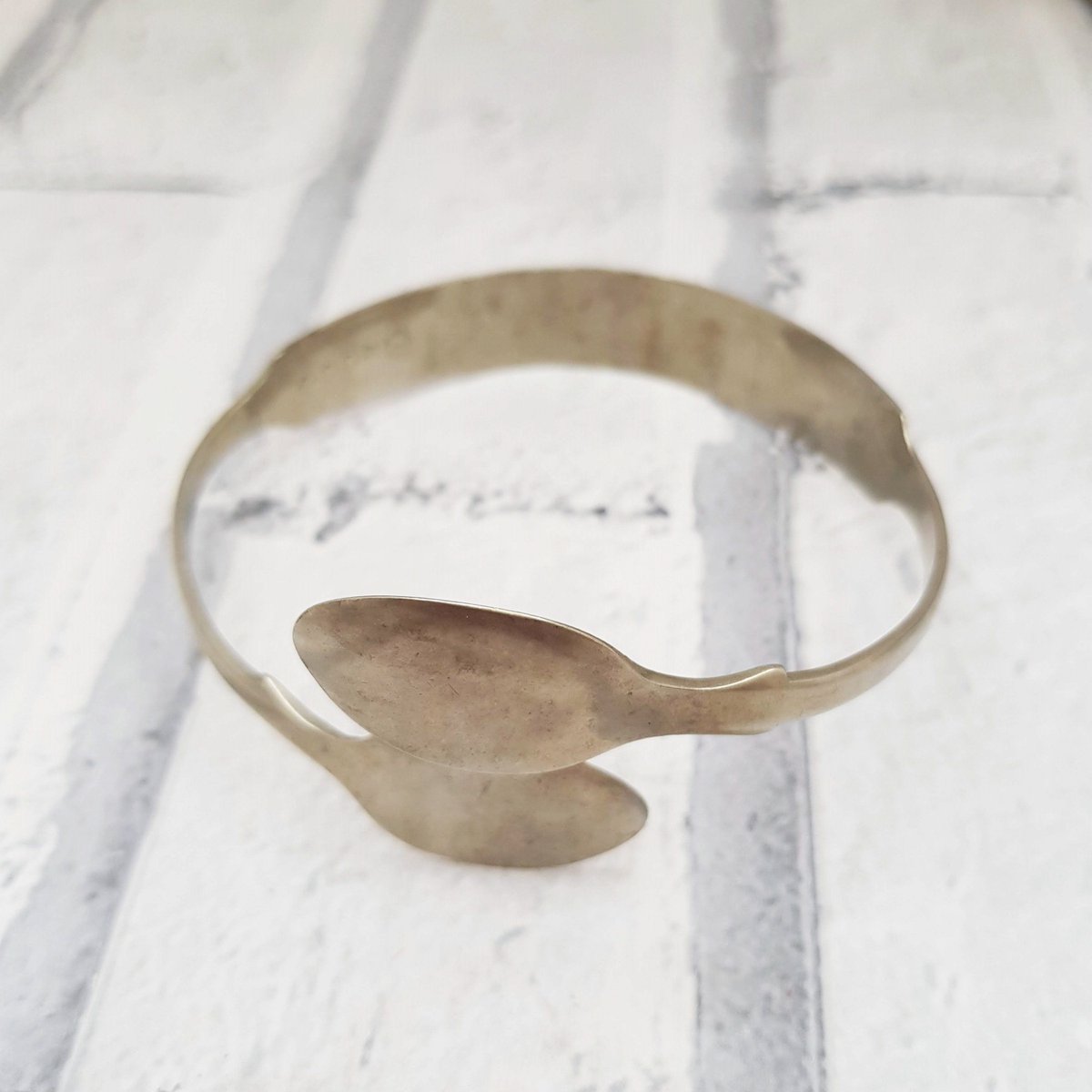 martisanne's tweet photo. Spoon bracelet, silverware cuff, spoonie gift, silver plated jewellery, boho cuff, spoon theory gift, chronic illness, flatware jewelry https://t.co/1jcIRoyAzh #TMTinsta #EtsyTeamUnity #SilverwareCuff https://t.co/338XeSXvTk