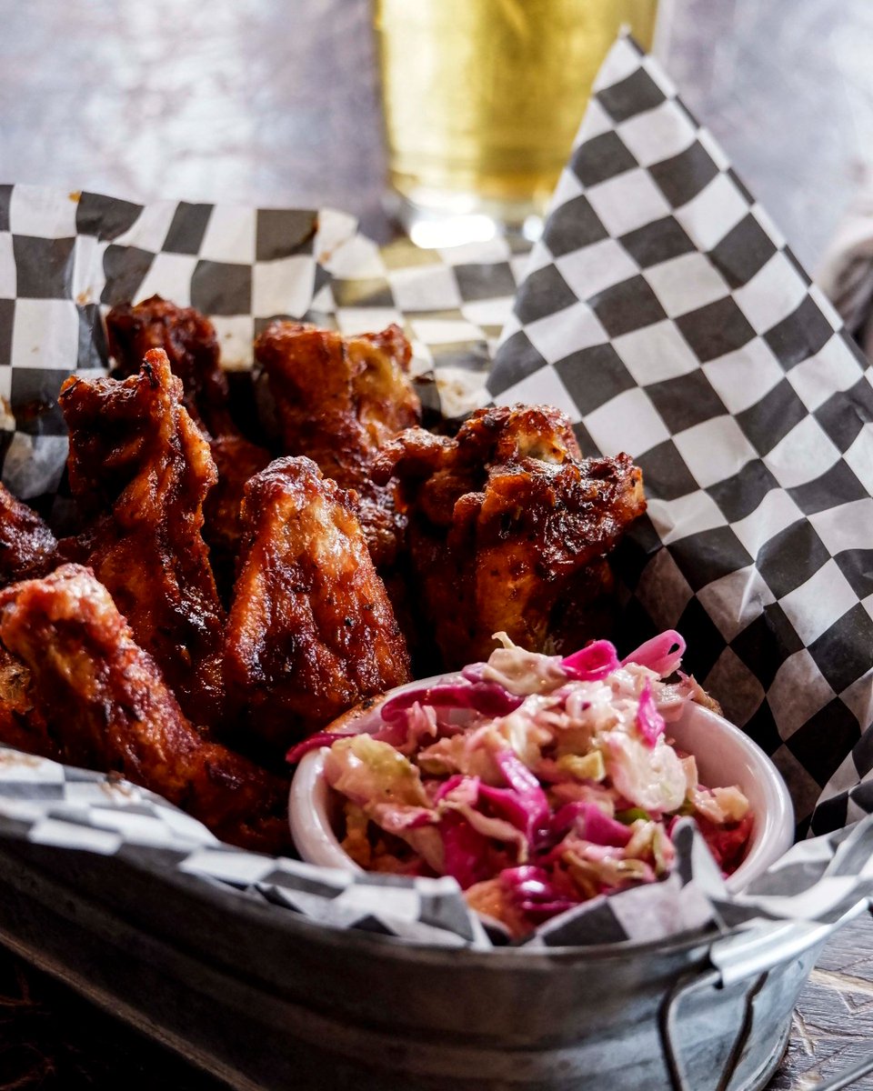 Wings for the weekend! 👌👌Slather them in your choice of house barbecue sauce, hot sauce, or Jamaican jerk sauce!