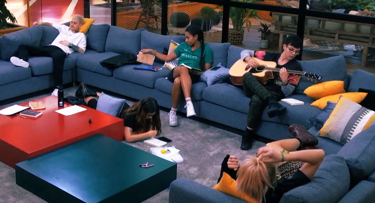 maria_lastra's tweet image. MI FINAL
1.Sam por superación, personalidad, buen rollo y versatilidad.
2.Flavio por magia, talento, carisma y elegancia.
3.Anaju por evolución, trabajo, fuerza y corazón.
4.Nia por perfección, voz, imagen y poderío 
5.Hugo por estilo, alegría, carácter y presencia
#OTDirecto21F